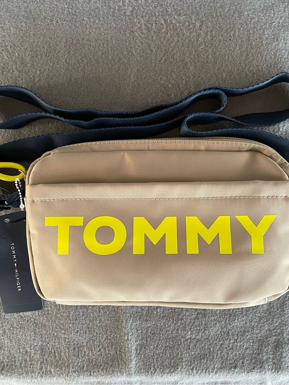 New Tommy Hilfiger Cory II Nylon Camera Beige Crossbody Bag Zip Logo Strap NWT